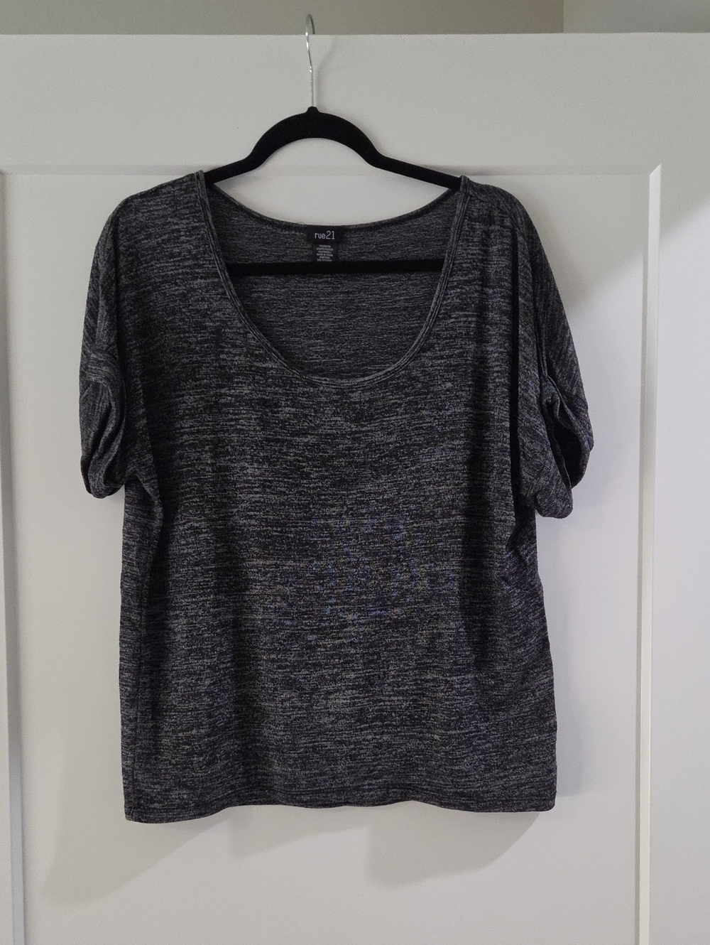 Rue21 Heathered Charcoal Scoop Neck Short Sleeve Top